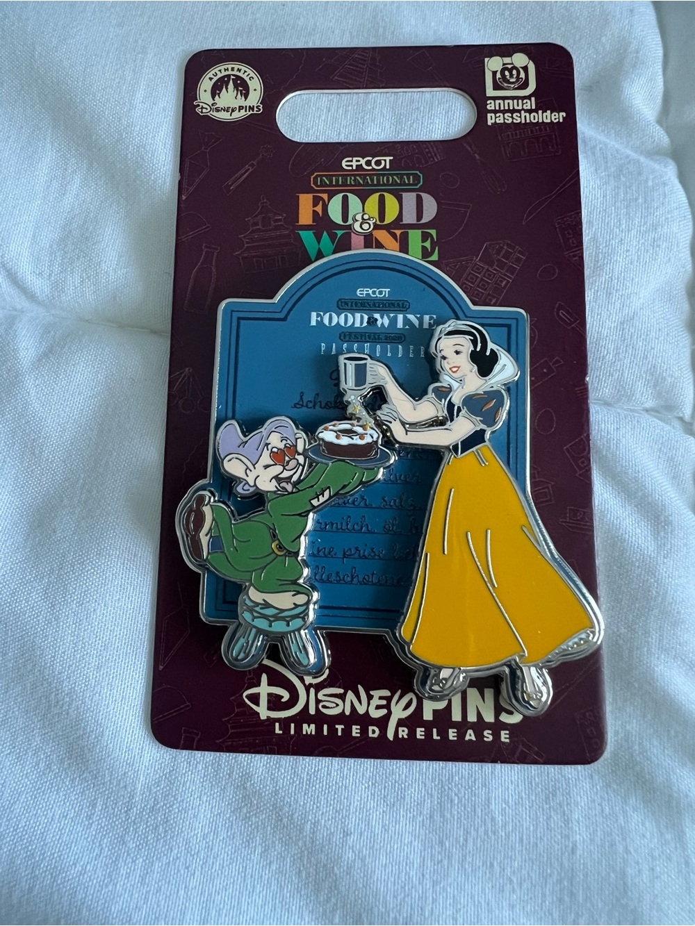 Disney Snow White & Dopey Enamel Pin — Yellow & Blue